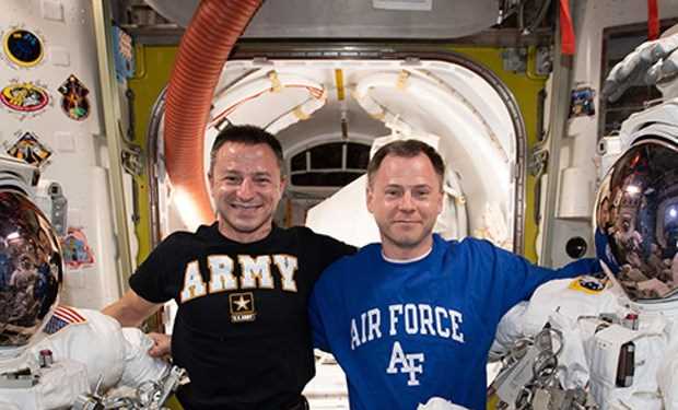 NASA lắp đặt 'bến đỗ' cho tàu vũ trụ thương mại trên ISS NASA lắp đặt 'bến đỗ' cho tàu vũ trụ thương mại trên ISS