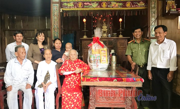 Lộc Ninh: Thăm, chúc thọ, người cao tuổi Lộc Ninh: Thăm, chúc thọ, người cao tuổi