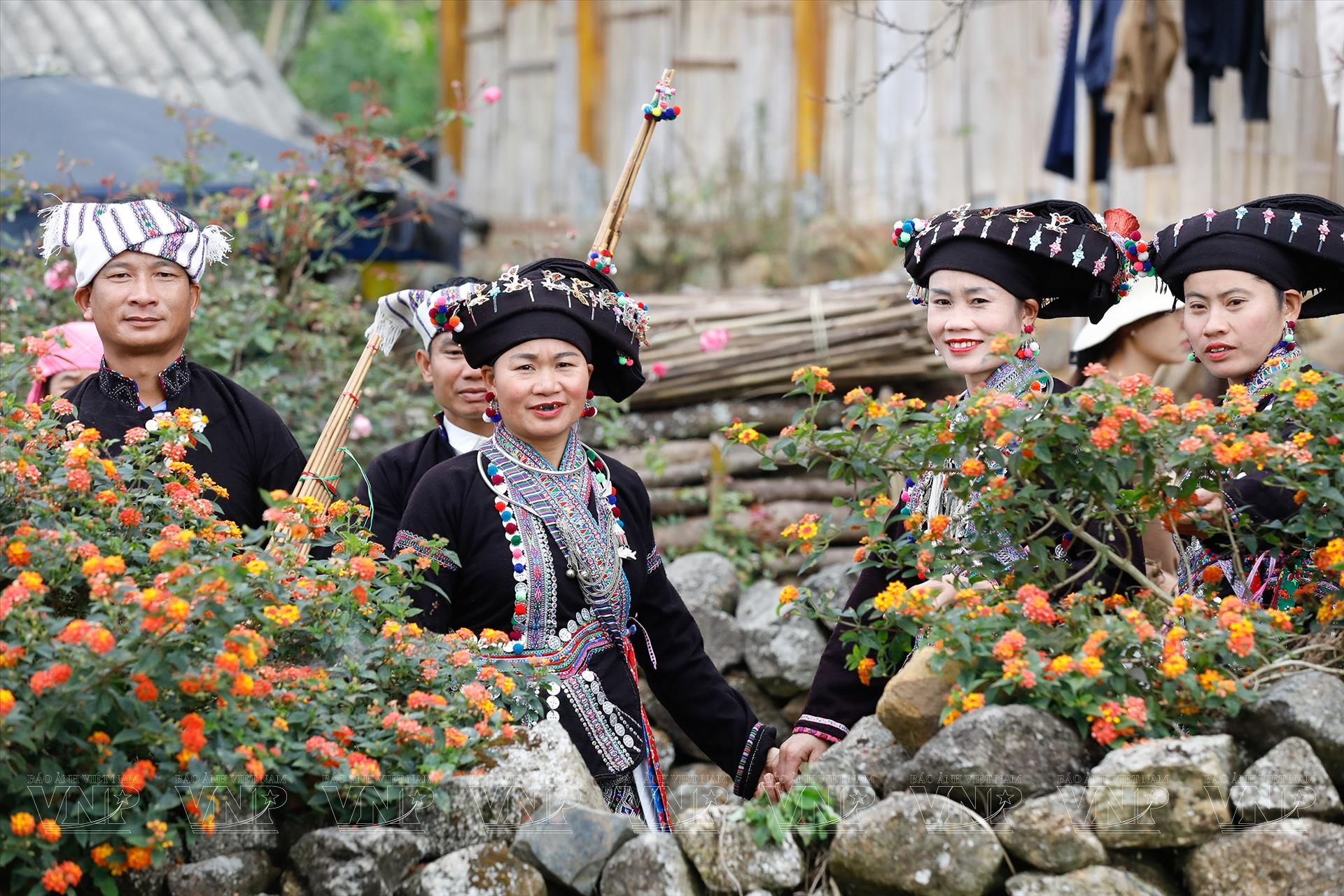 Nét đẹp trang phục của người Lào