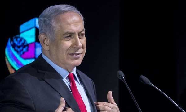 Thủ tướng Israel Benjamin Netanyahu cùng vợ và con trai bị thẩm vấn Thủ tướng Israel Benjamin Netanyahu cùng vợ và con trai bị thẩm vấn