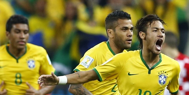 Neymar và trọng tài giúp Brazil chiến thắng Neymar và trọng tài giúp Brazil chiến thắng