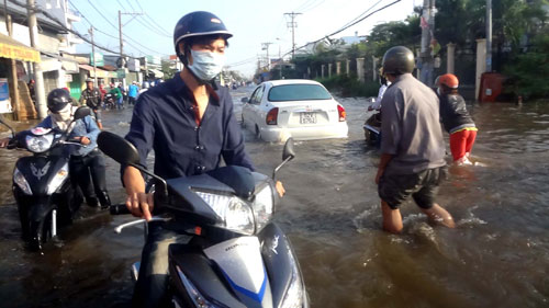 Triều cường gây ngập khắp Sài Gòn Triều cường gây ngập khắp Sài Gòn