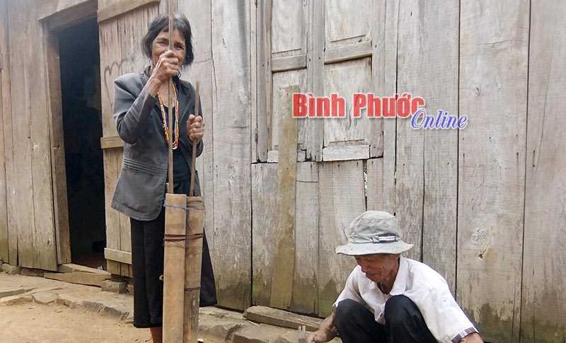 Nghề rèn truyền thống của người Mơnông Bình Phước Nghề rèn truyền thống của người Mơnông Bình Phước