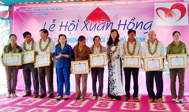 Nghĩa cử đẹp của người dân Lộc Thiện Nghĩa cử đẹp của người dân Lộc Thiện
