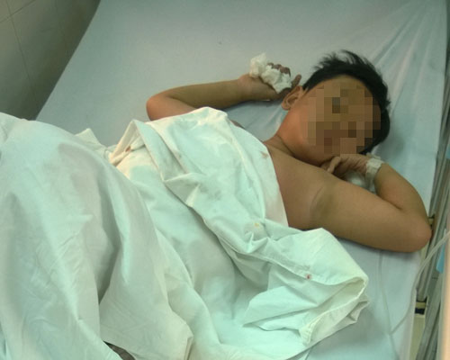 Nghịch súng, một trẻ bị thương nặng Nghịch súng, một trẻ bị thương nặng