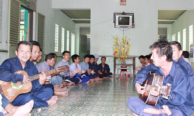 Ngôi nhà của những người không nơi nương tựa Ngôi nhà của những người không nơi nương tựa