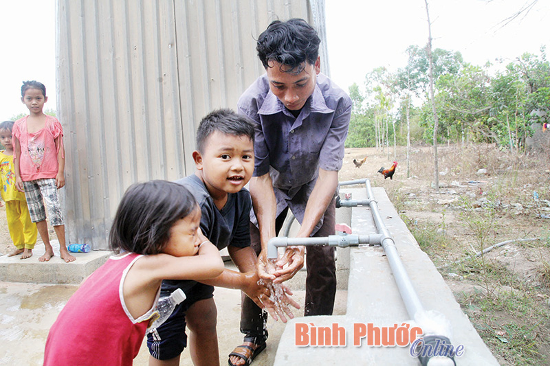 Người dân khu định canh, định cư xã Long Bình mong có nước vào nhà