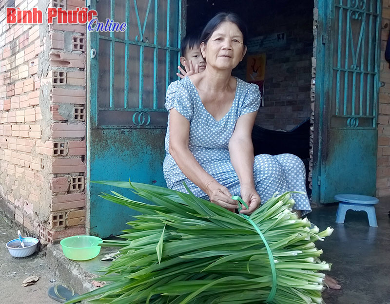 Người phụ nữ nghiện uống... dầu hỏa