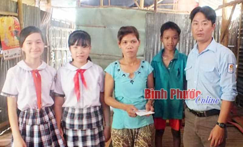 Người thầy mang khăn quàng đỏ Người thầy mang khăn quàng đỏ