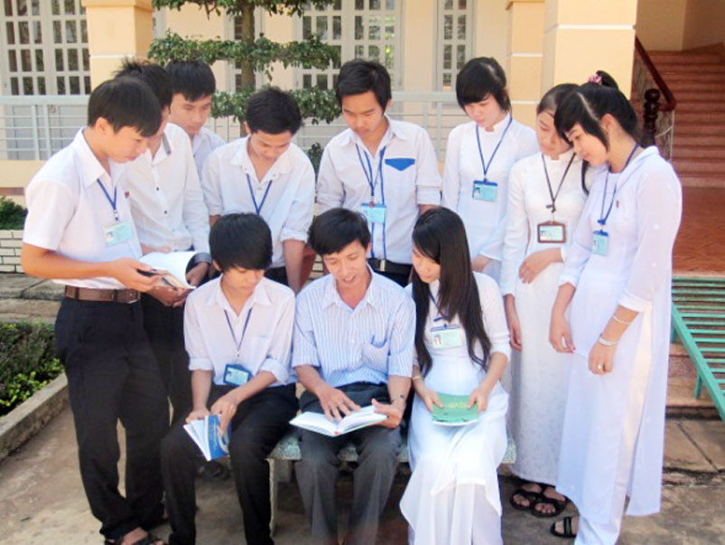 Người thầy thổi hồn thơ vào lớp trẻ Người thầy thổi hồn thơ vào lớp trẻ
