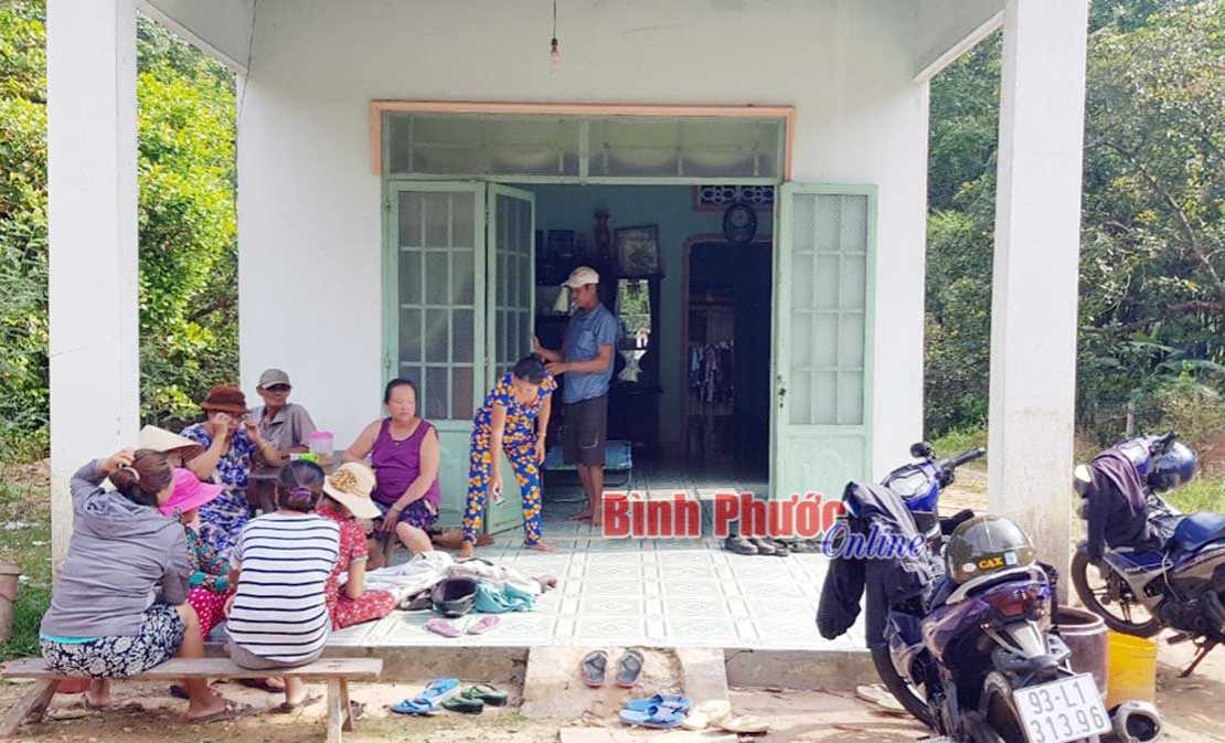 Phát hiện một người chết trong tư thế treo cổ
