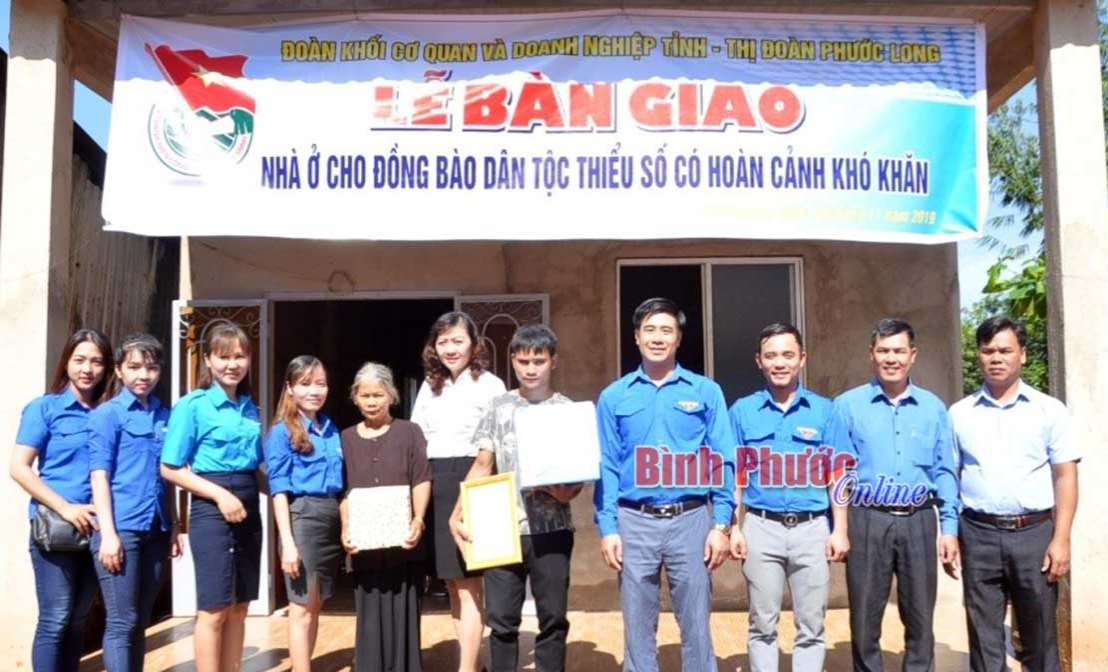 Trao nhà cho gia hoàn cảnh khó khăn ở Phước Long, Phú Riềng Trao nhà cho gia hoàn cảnh khó khăn ở Phước Long, Phú Riềng