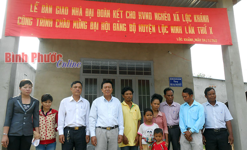 Hội Nông dân Lộc Ninh: Vận động xây dựng 4 căn nhà đại đoàn kết Hội Nông dân Lộc Ninh: Vận động xây dựng 4 căn nhà đại đoàn kết