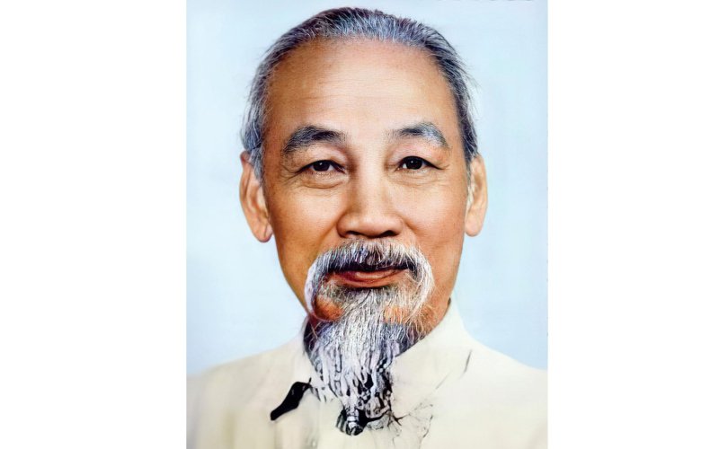 Nhà em treo ảnh Bác Hồ