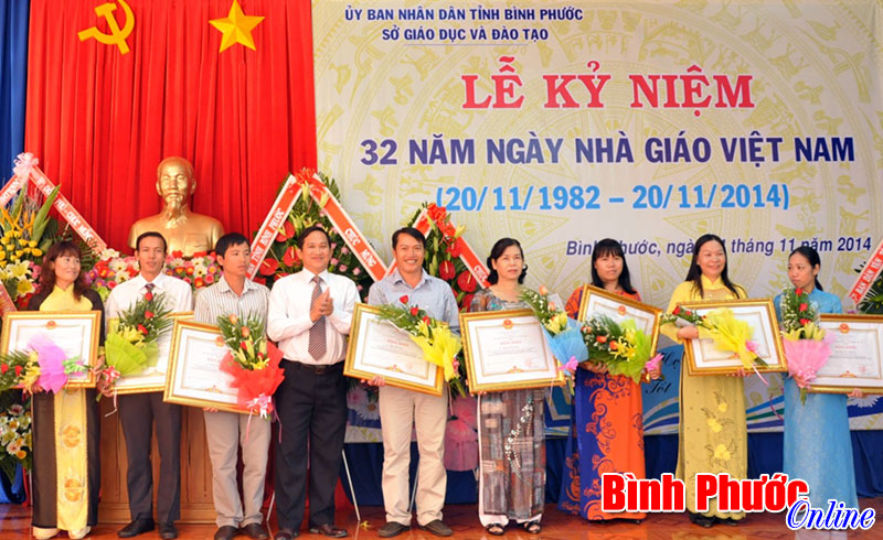 Long trọng kỷ niệm 32 năm ngày Nhà giáo Việt Nam Long trọng kỷ niệm 32 năm ngày Nhà giáo Việt Nam