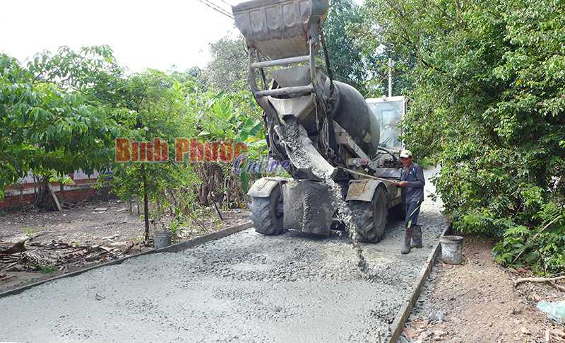 Nhân dân xã Tân Thành đóng góp gần 6 tỷ đồng làm đường nông thôn