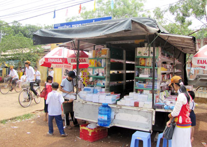 Fahasa Bình phước tổ chức bán sách lưu động