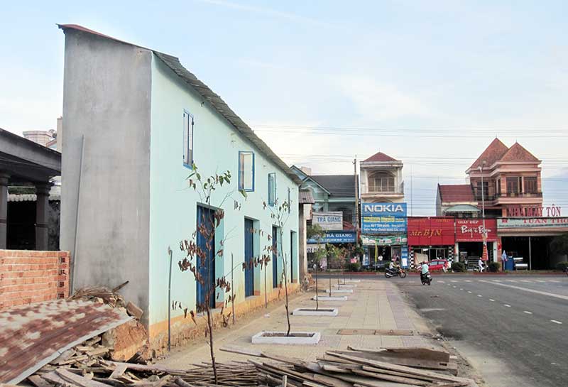 Nhiều nhà siêu mỏng, siêu méo