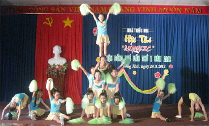 Học sinh Đồng Phú thi earobic Học sinh Đồng Phú thi earobic