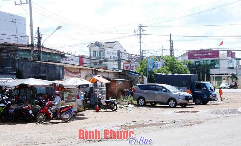 Nhếch nhác ở ngã tư trung tâm huyện lỵ