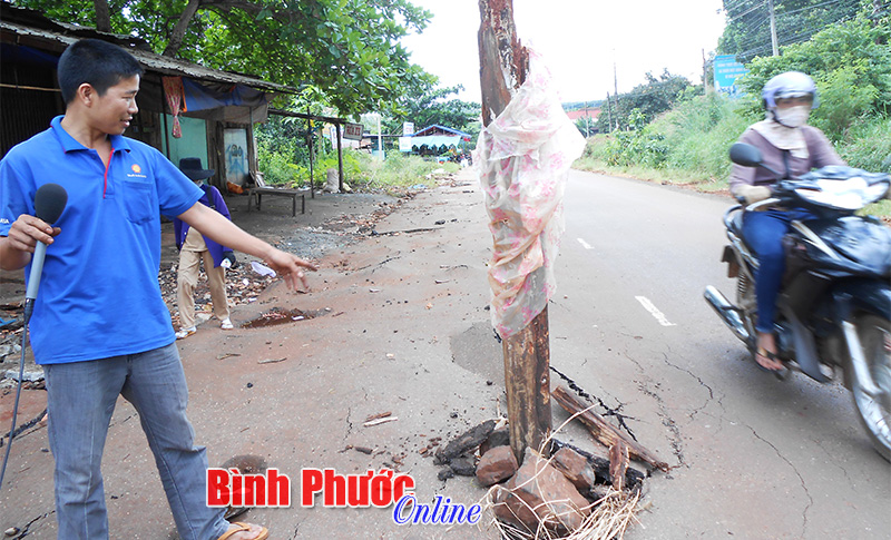Nhiều hố “tử thần” trên QL13, đoạn qua tổ 2, khu phố Ninh Thạnh (Lộc Ninh)