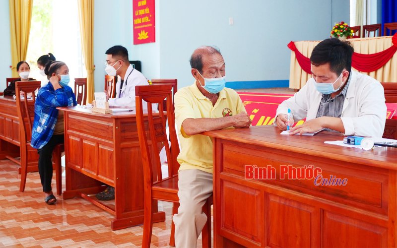 Những đóa hoa dâng Người
