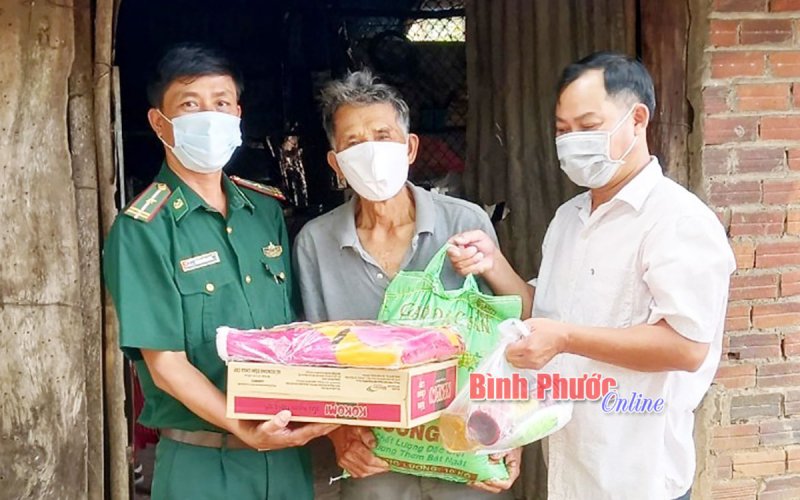 Những hạt gạo nghĩa tình