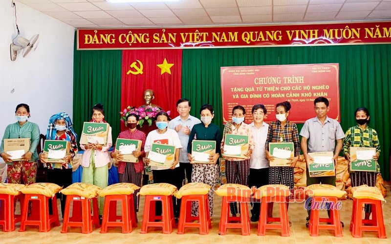 Những món quà nghĩa tình Những món quà nghĩa tình