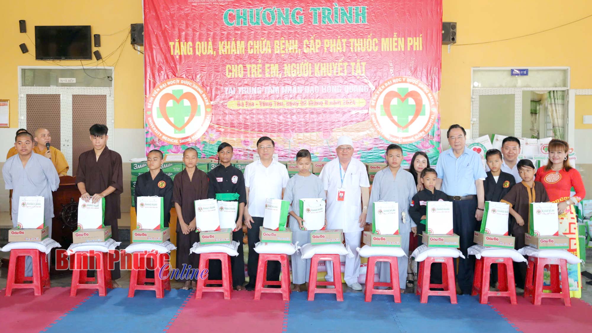 Những phần quà ấm áp trong ngày tết độc lập