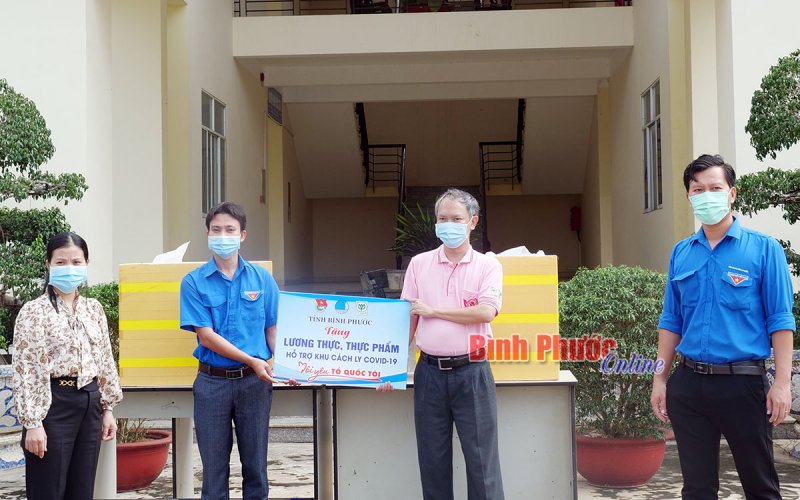 Những phần quà ý nghĩa trao tặng cựu TNXP