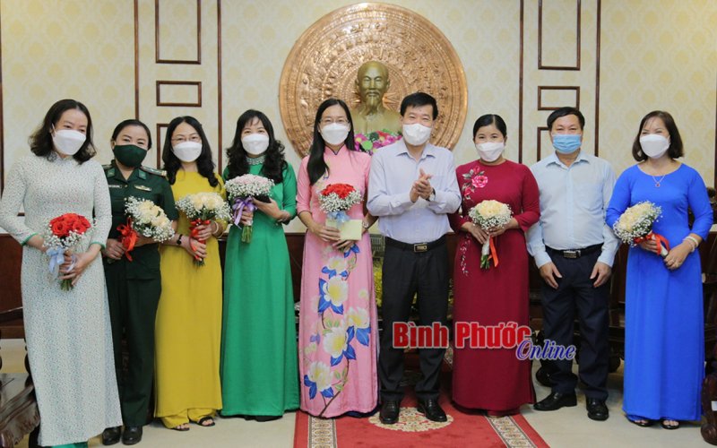 Những phụ nữ gánh tròn "hai vai"
