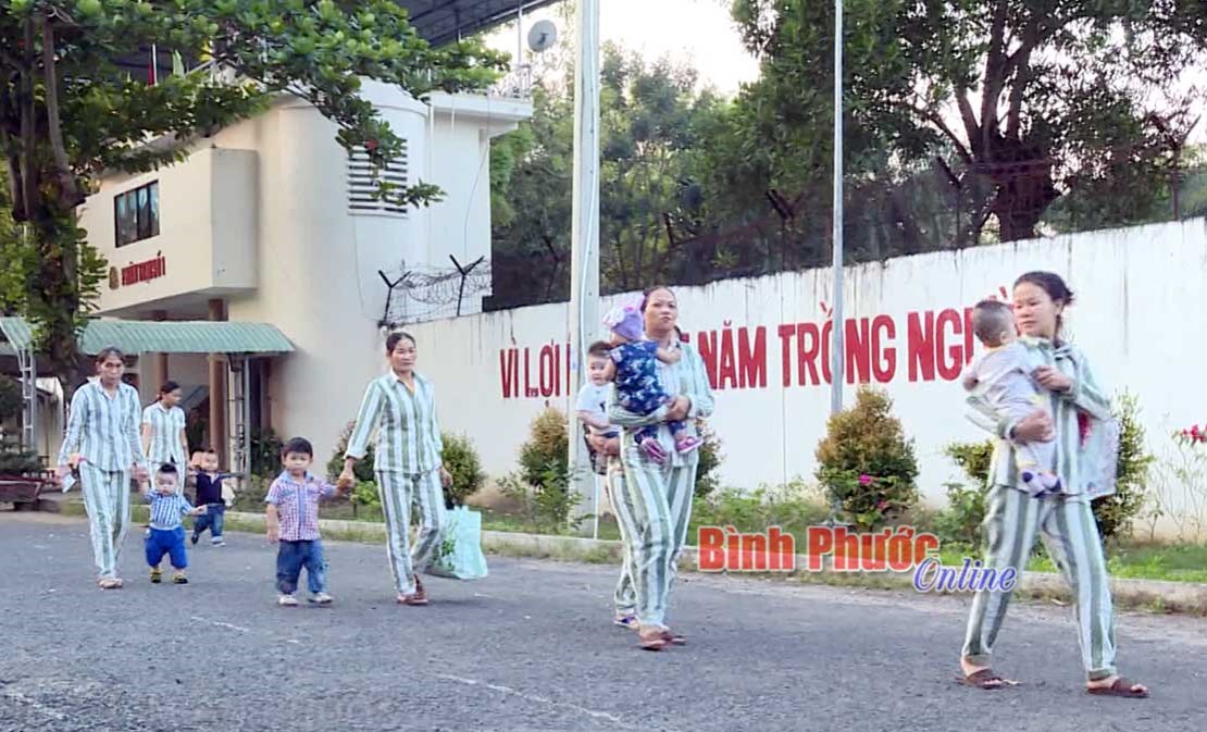 Những bà mẹ “45” Những bà mẹ “45”
