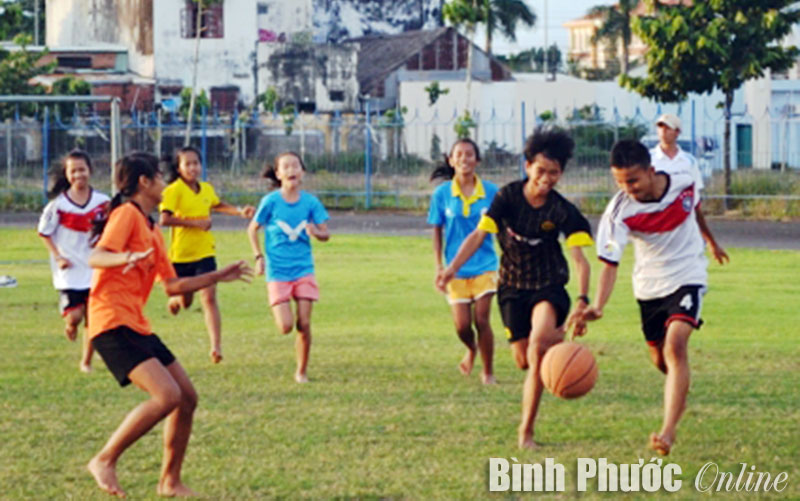 Lãnh đạo tỉnh thăm đội tuyển điền kinh Bình Phước