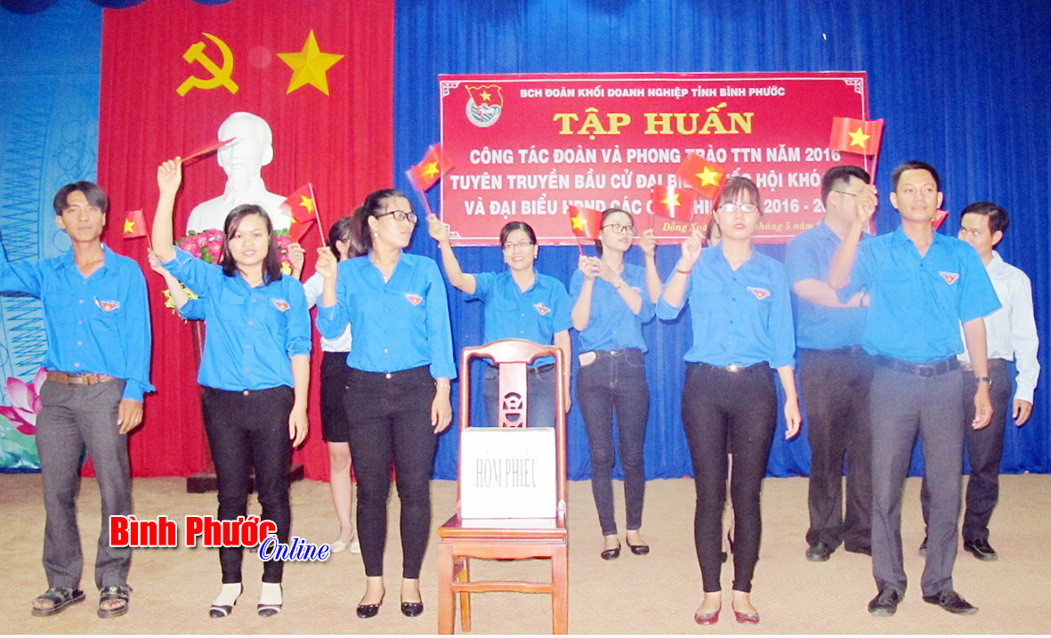 Đoàn khối doanh nghiệp tập huấn công tác đoàn và tuyên truyền bầu cử Đoàn khối doanh nghiệp tập huấn công tác đoàn và tuyên truyền bầu cử