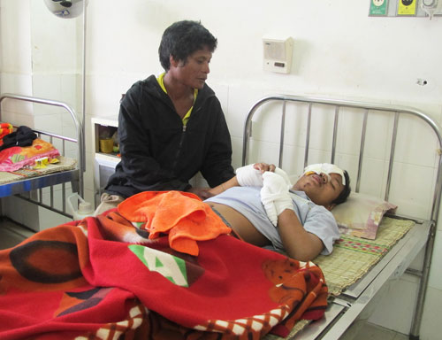 Nổ đầu đạn, 1 người chết, 1 người bị thương Nổ đầu đạn, 1 người chết, 1 người bị thương