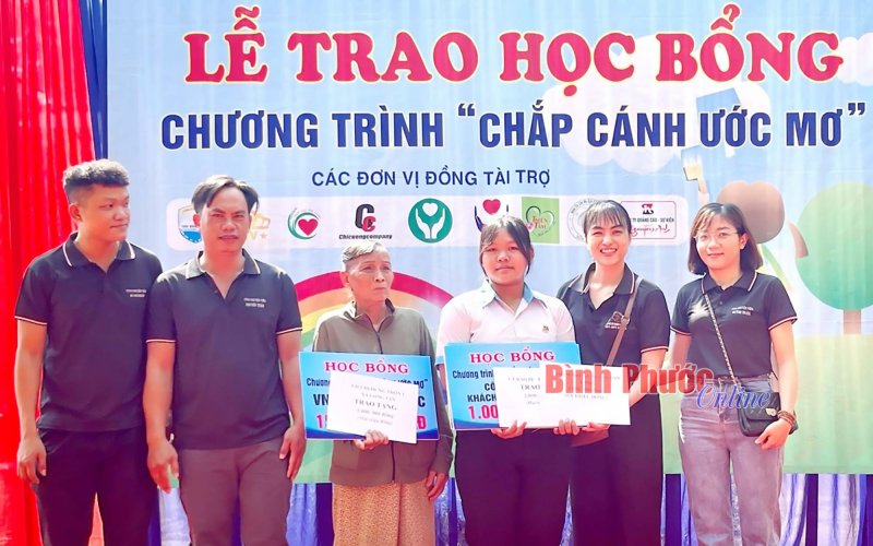 Nối dài ước mơ cho học sinh nghèo