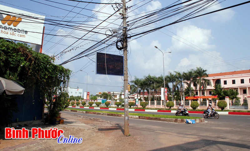 Nỗi lo thường trực về cột điện