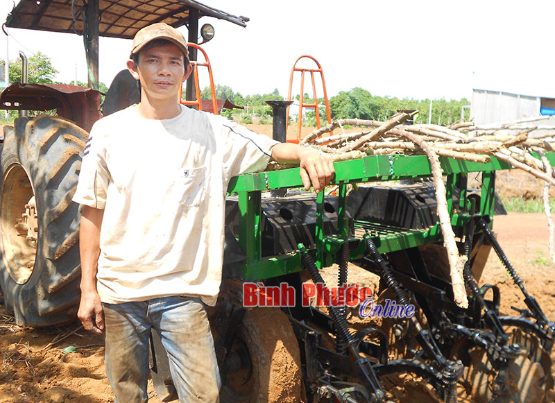 Nông dân trẻ chế tạo thành công máy trồng mì Nông dân trẻ chế tạo thành công máy trồng mì