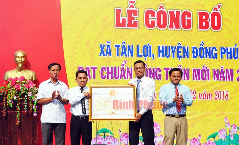 Xã Tân Lợi đạt chuẩn nông thôn mới Xã Tân Lợi đạt chuẩn nông thôn mới
