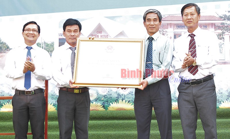 Xã Thiện Hưng đón bằng công nhận nông thôn mới Xã Thiện Hưng đón bằng công nhận nông thôn mới