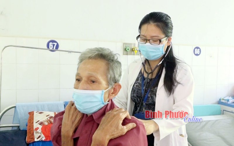 Nữ bác sĩ hết lòng vì người bệnh