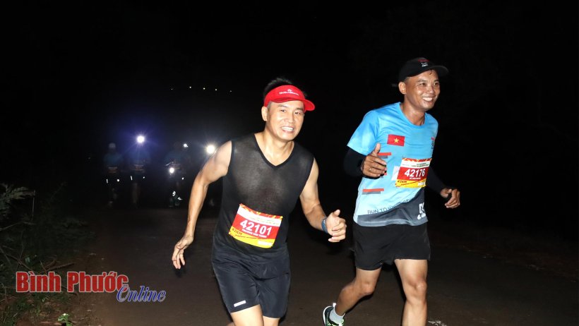 Nụ cười hạnh phúc trên đường đua