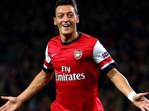 Mesut Oezil nổ súng giúp Arsenal độc chiếm ngôi đầu Mesut Oezil nổ súng giúp Arsenal độc chiếm ngôi đầu