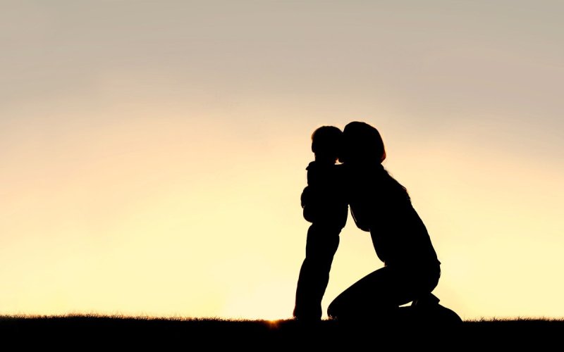 Ôm một người nhỏ bé vào lòng… Ôm một người nhỏ bé vào lòng…