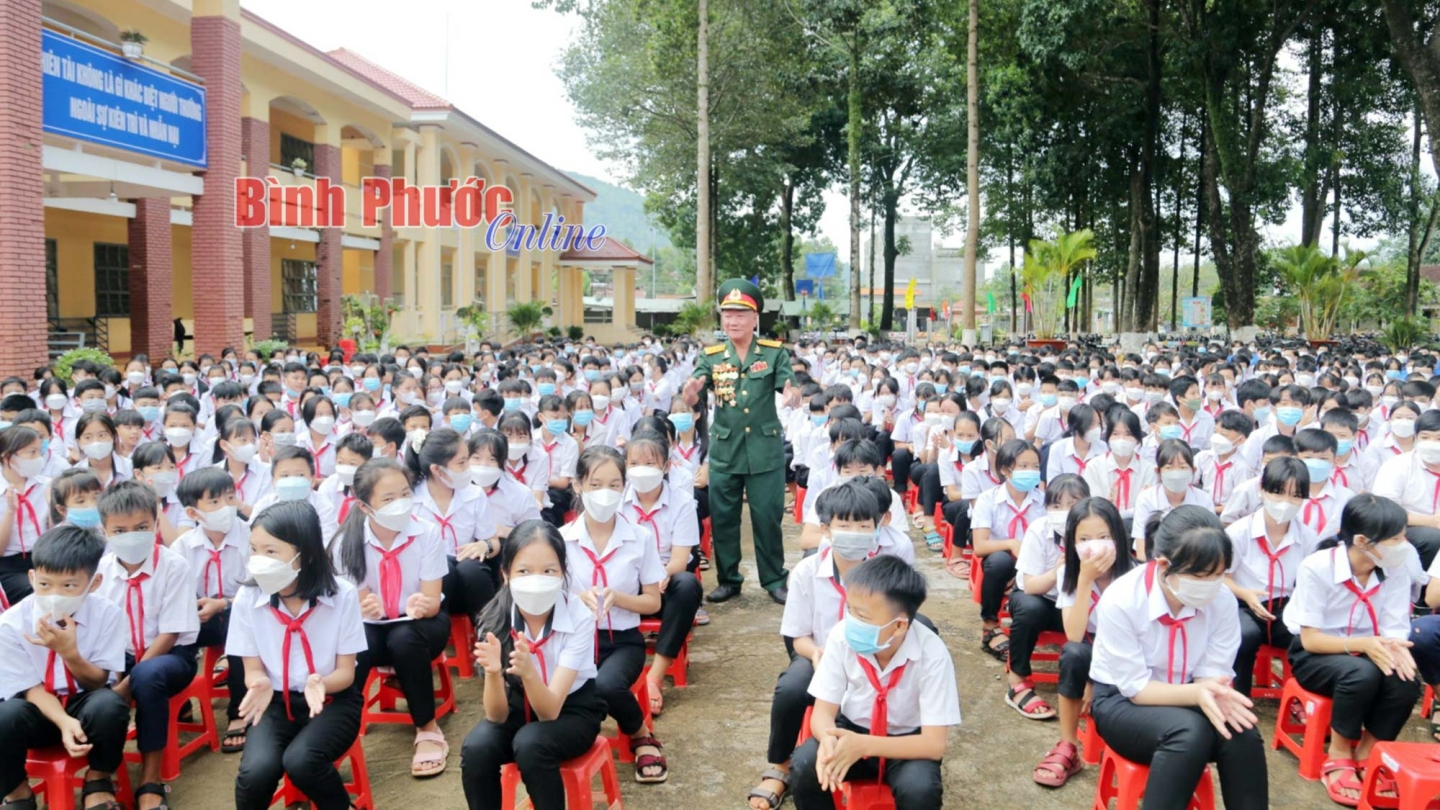 ong_ke_chau_nghe_phuoc_long_05181903102024.jpg
