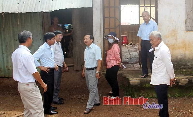 Ông Điểu Kem - cán bộ thôn đa tài và gương mẫu Ông Điểu Kem - cán bộ thôn đa tài và gương mẫu