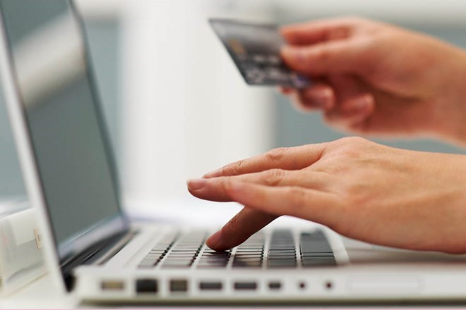 Bizweb: Thời trang dẫn đầu xu hướng kinh doanh online 6 tháng đầu năm Bizweb: Thời trang dẫn đầu xu hướng kinh doanh online 6 tháng đầu năm