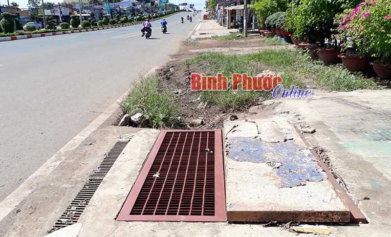 2 hố ga bị bật nắp đã được khắc phục 2 hố ga bị bật nắp đã được khắc phục