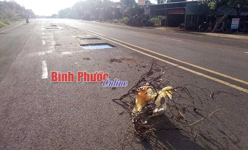Mong sớm khắc phục ổ gà, ổ voi đường Lộc Tấn - Hoàng Diệu Mong sớm khắc phục ổ gà, ổ voi đường Lộc Tấn - Hoàng Diệu