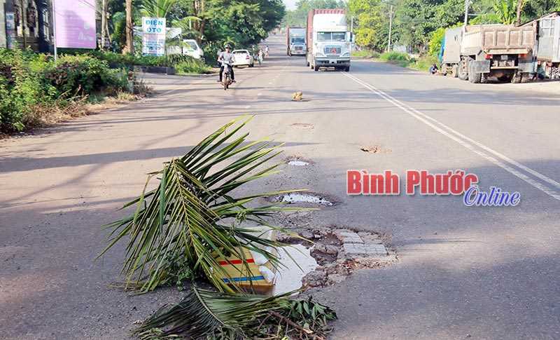 Hố sâu giữa đường Hố sâu giữa đường